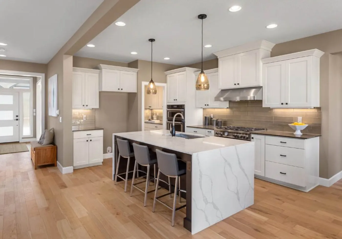 Quartz countertop with a consistent engineered pattern